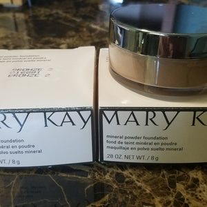 Mary Kay. Mineral Powder Foundation